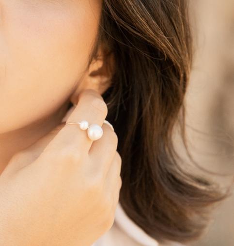 טבעת שתי פנינים